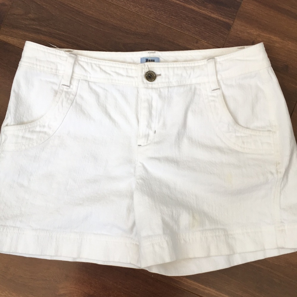 Bass Jeans White Zippered Cotton Shorts. 8